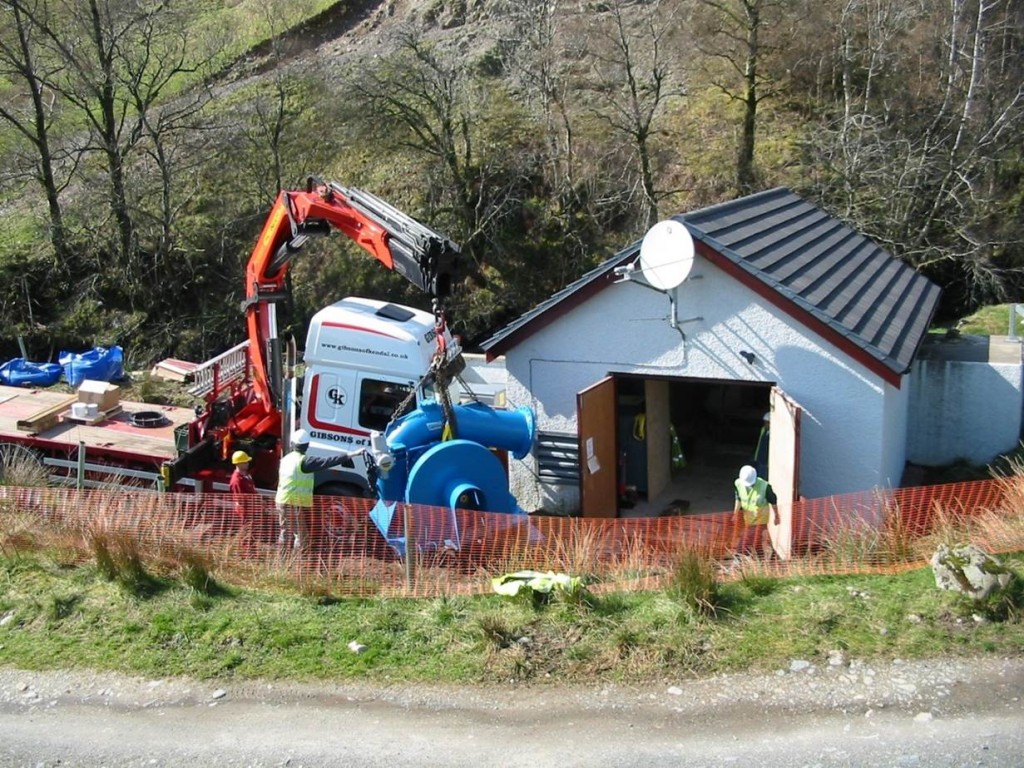 Photo of turbine being delivered to Auchtertyre